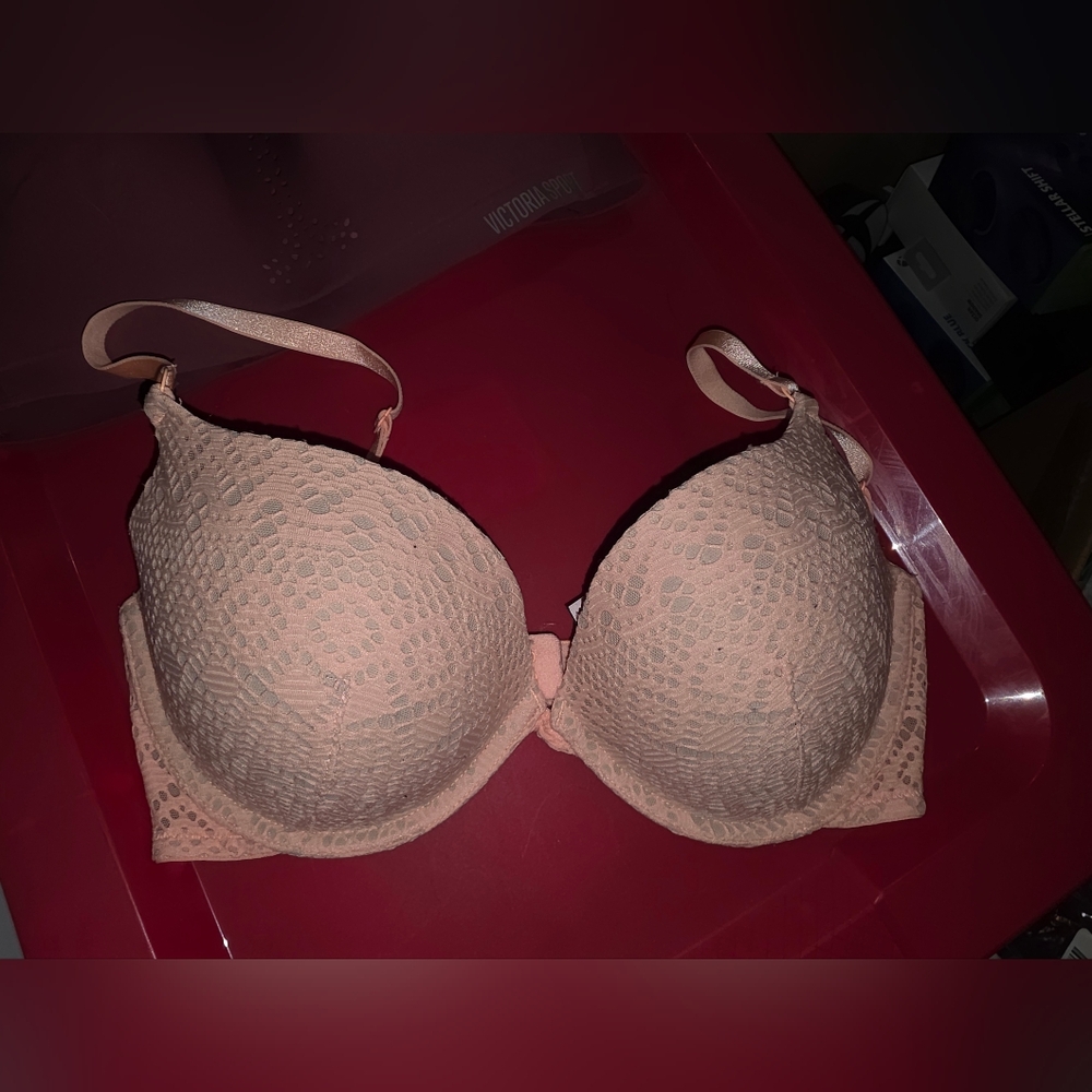 VINTAGE Victoria's Secret Pink T-Shirt Bra Intimates PUSHUP size 34DD PEACH